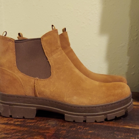 UGG Men's Tan Suede Ankle Boots - Picture 1 of 1